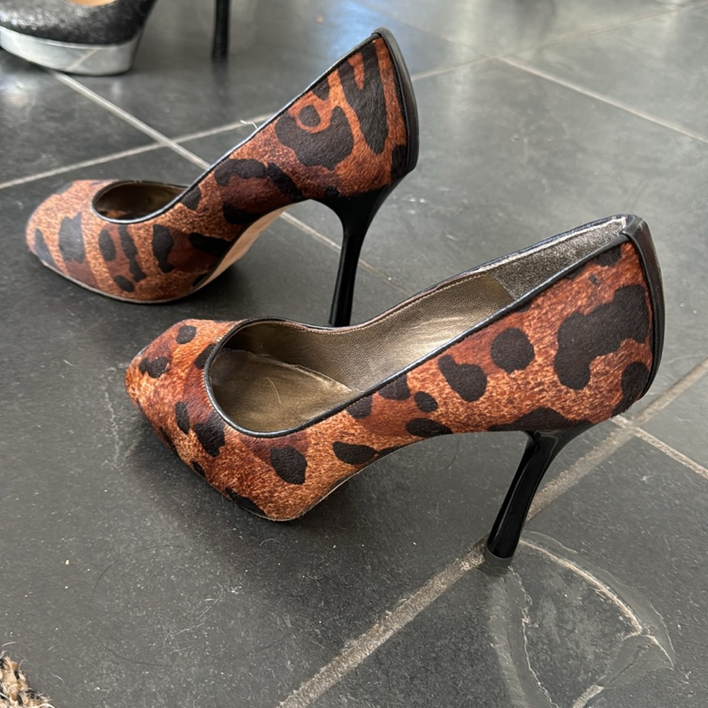 Gorgeous calf hair Stuart Weitzman peep toes! - Picture 5 of 6
